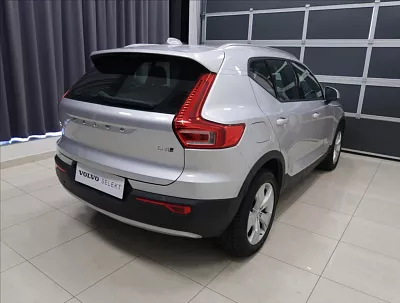 Volvo XC40 2,0 D4 AWD AUT Momentum 140 kW automat šedá