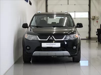 Mitsubishi Outlander 2,0 D 103kW AWD TAŽNÉ ČR 103 kW černá