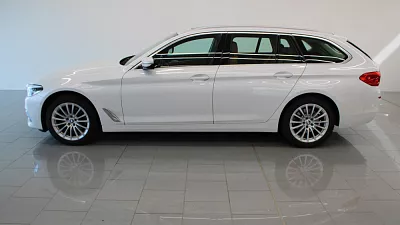 BMW 520d xDrive Touring 140 kW automat Mineral White