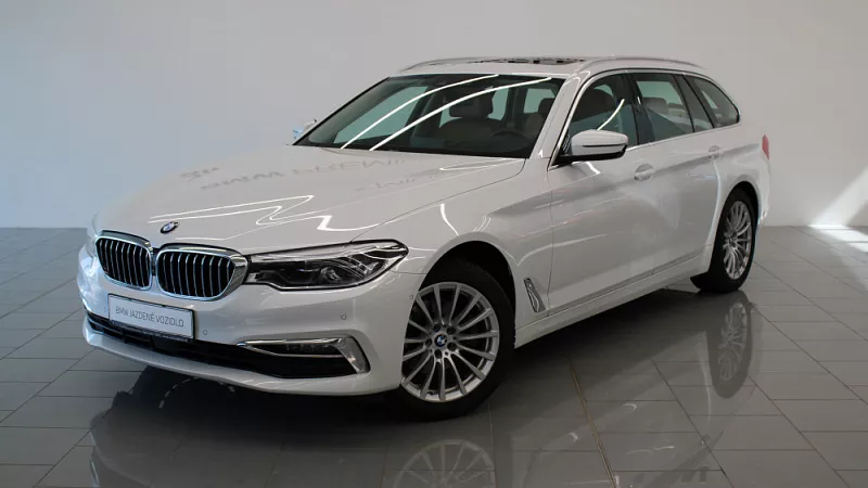 BMW 520d xDrive Touring 140 kW automat Mineral White