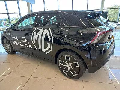 MG 4 EV Exclusive 77kWh EV MG4 automat PEBBLE BLACK