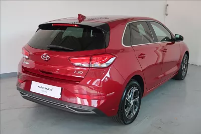 Hyundai i30 1,0 T-GDI Smart 1.MAJITEL 88 kW červená