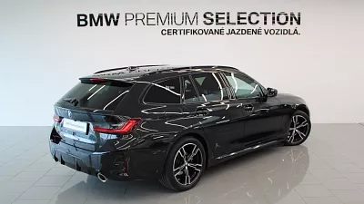 BMW 320d xDrive Touring 140 kW automat Black Sapphire Metallic