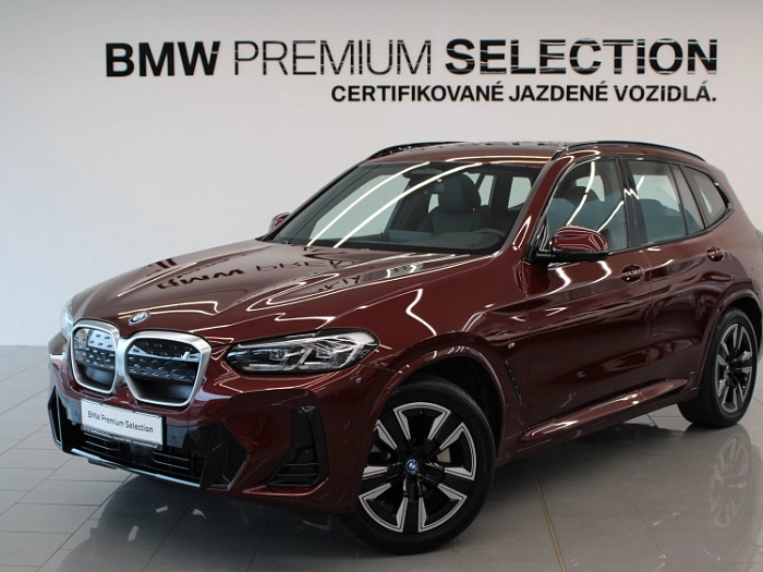 BMW iX3 210 kW automat Piemont rot metallic