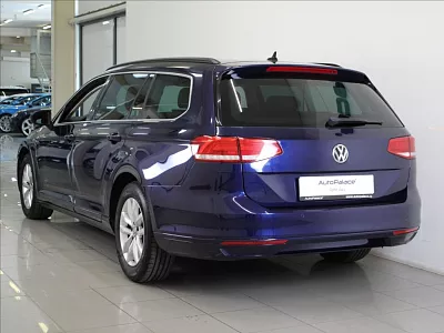 Volkswagen Passat 2,0 TDi DSG Comfortline TAŽNÉ 110 kW automat modrá