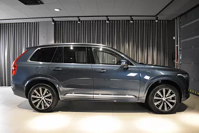 Volvo XC90 Plus Bright AWD B5 173 kW automat Modrá Denim Blue