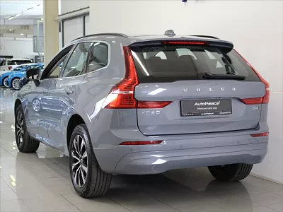 Volvo XC60 2,0 B4 AWD Core KAM.19tkm.ČR 145 kW automat šedá