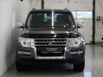 Mitsubishi Pajero 3,2 Di-D 4WD 7.míst Instyle TZ 140 kW automat šedá