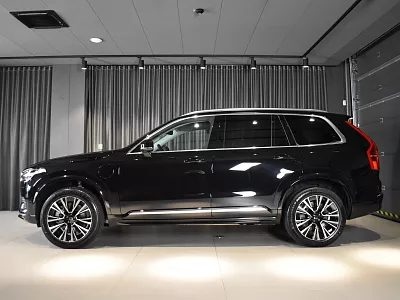 Volvo XC90 Plus Bright Plug-In T8 335 kW automat Černá Onyx