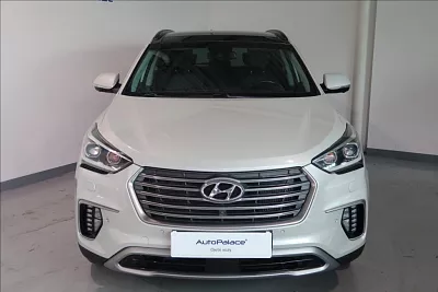 Hyundai Grand Santa Fe 2,2 CRDi Executive 4x4 Auto 147 kW automat béžová metalíza