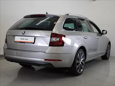 Škoda Octavia 2,0 TDi 110kW DSG L&K Tažné ČR 110 kW automat šedá