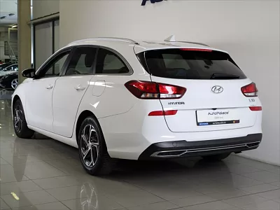 Hyundai i30 1,6 CRDi Smart KAM. 115tkm. 85 kW bílá