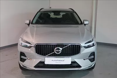 Volvo XC60 2,0 B4 FWD benzin Core Auto 145 kW automat stříbrná metalíza