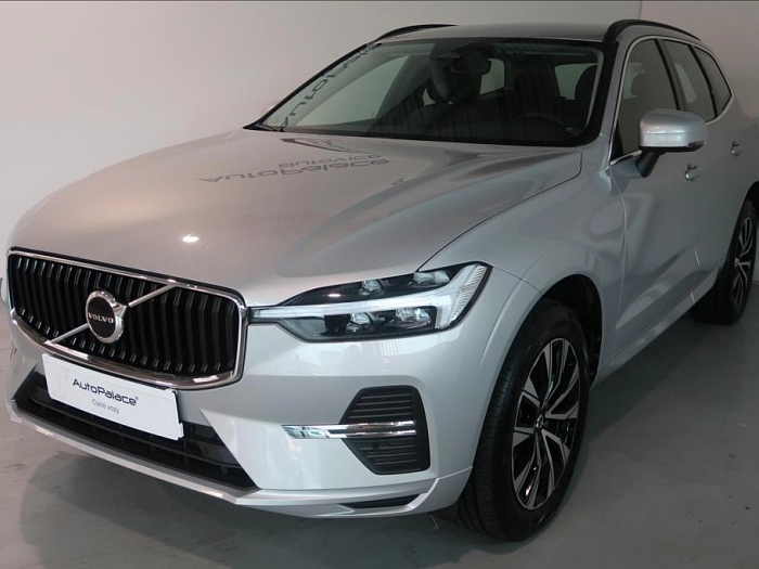 Volvo XC60 2,0 B4 FWD benzin Core Auto 145 kW automat stříbrná metalíza