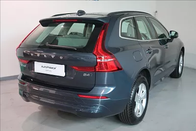 Volvo XC60 2,0 B4 AWD CORE 145 kW automat modrá