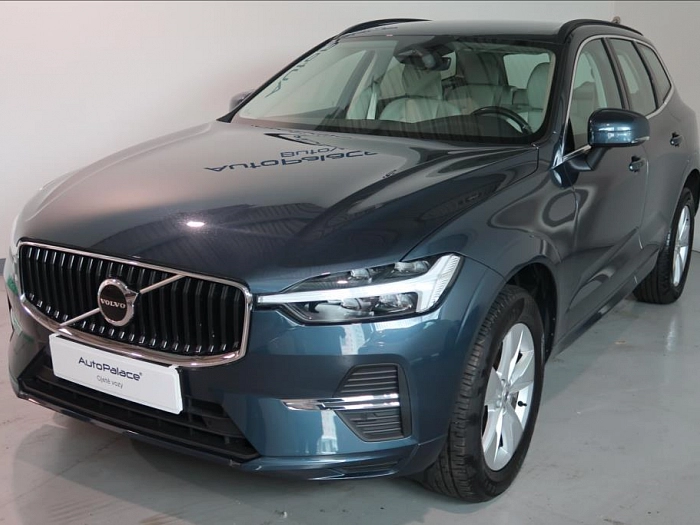 Volvo XC60 2,0 B4 AWD CORE 145 kW automat modrá