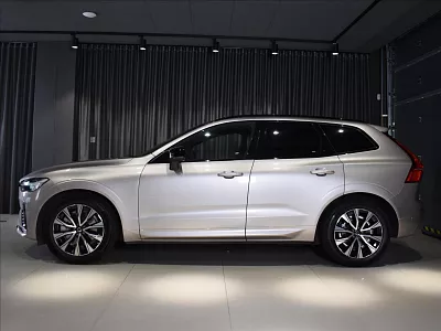 Volvo XC60 2,0 B4 AWD Plus Dark Vzduch 145 kW automat šedá