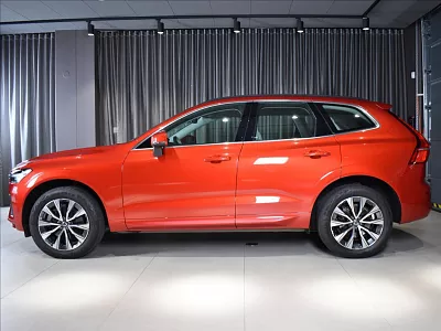 Volvo XC60 2,0 B4 AWD Plus Bright Bezklíč 145 kW automat oranžová