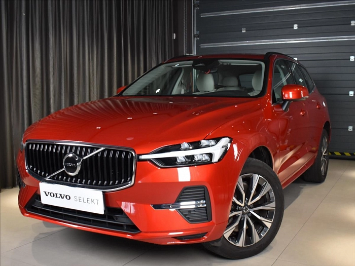 Volvo XC60 2,0 B4 AWD Plus Bright Bezklíč 145 kW automat oranžová