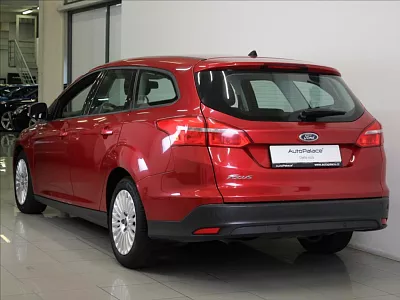 Ford Focus 1,5 TDCi 88kW Titanium NAVI 88 kW červená