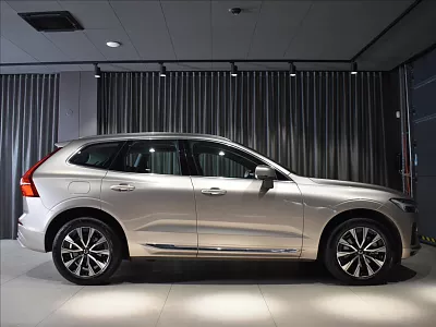 Volvo XC60 2,0 B4 AWD Plus Bright Bezklíč 145 kW automat šedá