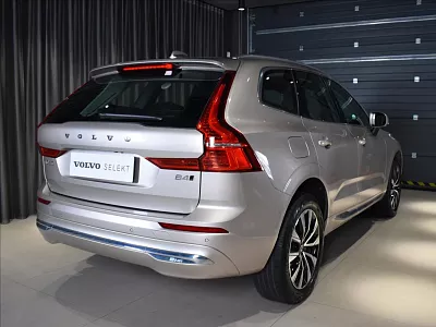 Volvo XC60 2,0 B4 AWD Plus Bright Bezklíč 145 kW automat šedá