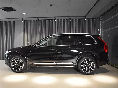 Volvo XC90 2,0 B5 AWD Plus Bright tažný 173 kW automat černá