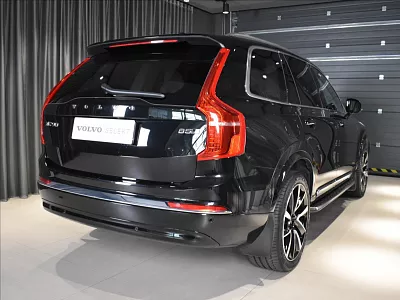 Volvo XC90 2,0 B5 AWD Plus Bright tažný 173 kW automat černá