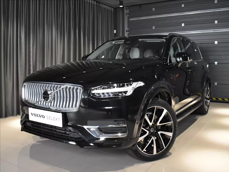 Volvo XC90 2,0 B5 AWD Plus Bright tažný 173 kW automat černá