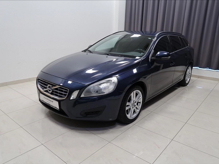 Volvo V60 2,4 D5 158KW MOMENTUM 5-ti válec 158 kW modrá