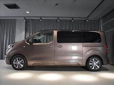 Toyota PROACE 2,0 Verso VIP 360,masáž,tažný 130 kW automat hnědá