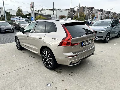 Volvo XC60 B4 AWD ULTIMATE DARK B4 145 kW automat zlatavě stříbrná Bright Dusk