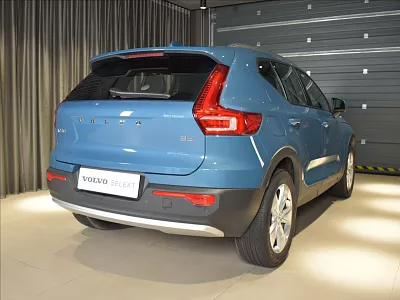 Volvo XC40 2,0 B3 Core Bezklíč 120 kW automat modrá