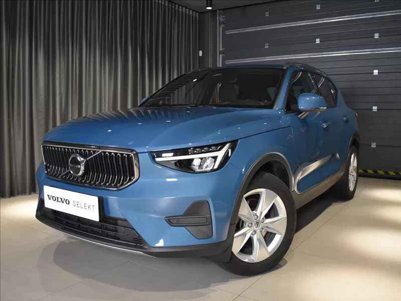 Volvo XC40 2,0 B3 Core Bezklíč 120 kW automat modrá