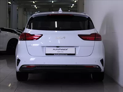 Kia Ceed 1,6 CRDI 100kW AKČNÍ CENA! 100 kW bílá