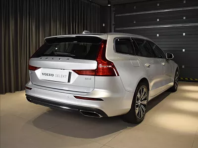 Volvo V60 2,0 B4 FWD MOM BLIS, Bezklíč 145 kW automat šedá