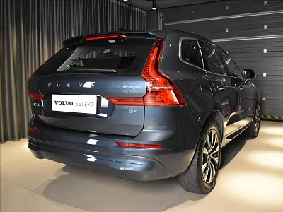 Volvo XC60 2,0 B4 FWD Core 145 kW automat modrá