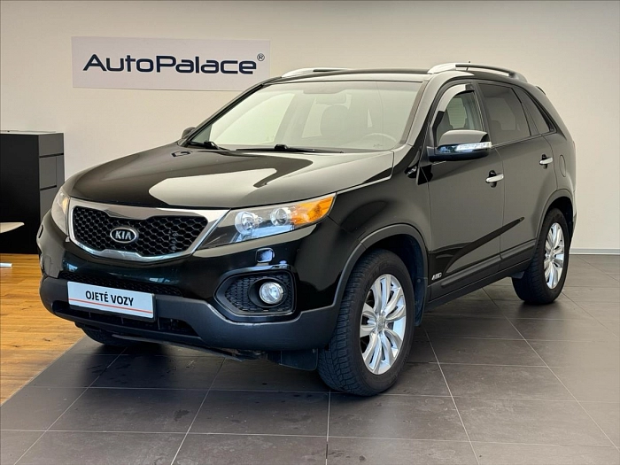 Kia Sorento 2,2 CRDI ACTIVE 4x4 145 kW automat černá