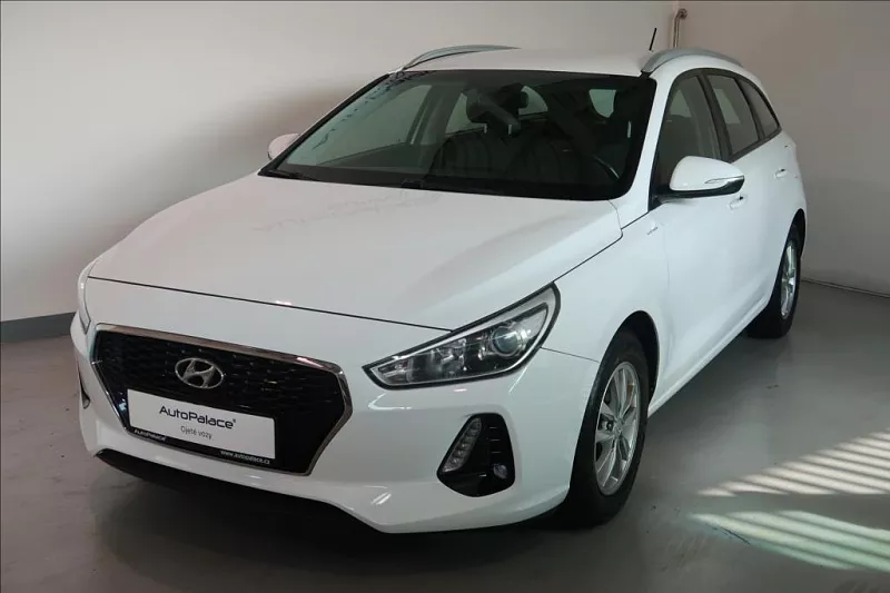 Hyundai i30 1,0 T-GDI PO SERVSINÍ PROHLÍDCE  NOVÉ BRZDY 88 kW bílá