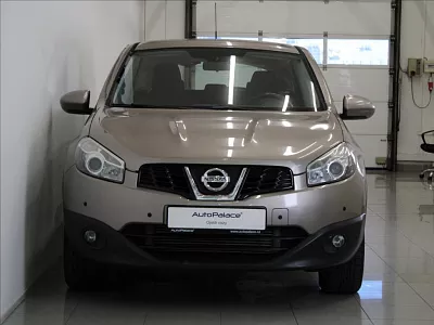 Nissan Qashqai 2,0 DCi 110kW AT 4X4 Kamera ČR 110 kW automat hnědá