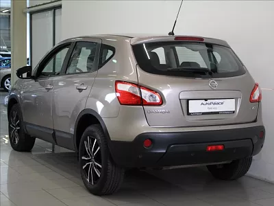 Nissan Qashqai 2,0 DCi 110kW AT 4X4 Kamera ČR 110 kW automat hnědá