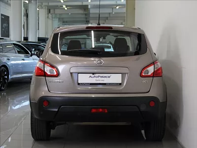 Nissan Qashqai 2,0 DCi 110kW AT 4X4 Kamera ČR 110 kW automat hnědá