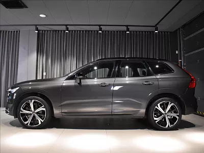 Volvo XC60 2,0 B4 R-Design Pano,Tažné 145 kW automat šedá