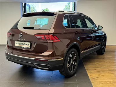 Volkswagen Tiguan 2,0 TDI 110 kW elegance, Navi 110 kW hnědá