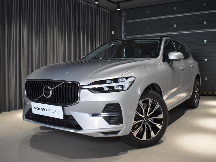 Volvo XC60 2,0 B4 FWD Core BLIS, Bezklíč 145 kW automat šedá