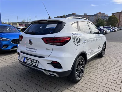 MG ZS 1.0 TGI Elegance + ZIMNÍ PNEU 82 kW bílá