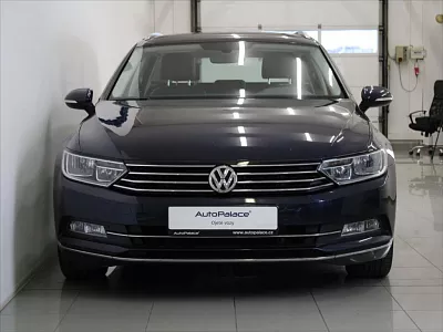 Volkswagen Passat 2,0 TDi 110kW DSG Highline ACC 110 kW automat modrá