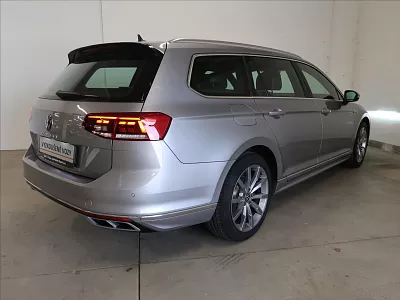 Volkswagen Passat 2,0 TSI DSG R-Line ČR 1.maj 140 kW automat šedá