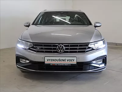 Volkswagen Passat 2,0 TSI DSG R-Line ČR 1.maj 140 kW automat šedá