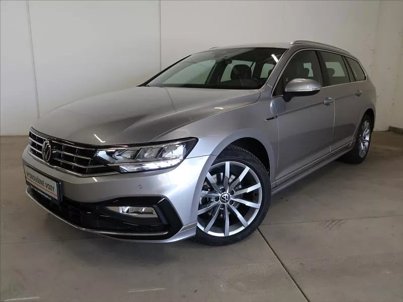 Volkswagen Passat 2,0 TSI DSG R-Line ČR 1.maj 140 kW automat šedá